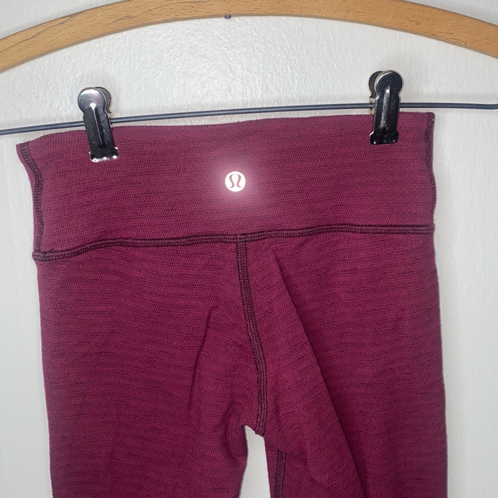 🪿Adorable maroon Lululemon reversible leggings! - Picture 1 of 10